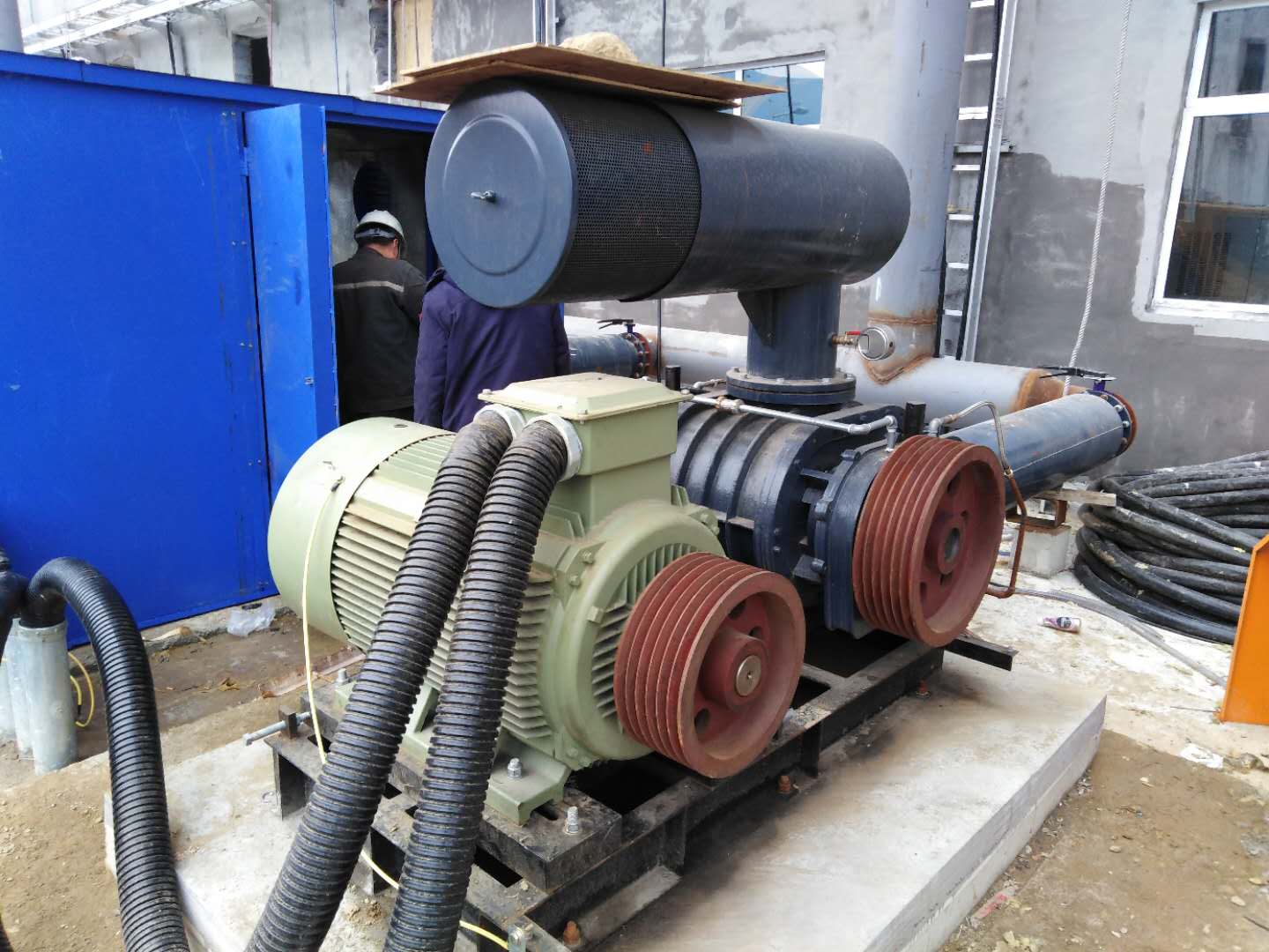 羅茨鼓風(fēng)機(jī)使用現(xiàn)場(chǎng)