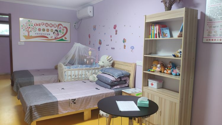 2021年8月26日，濟(jì)南市總工會(huì)黨組成員、副主席于虹和女工部部長(zhǎng)張紹峰一行來(lái)我集團(tuán)公司調(diào)研