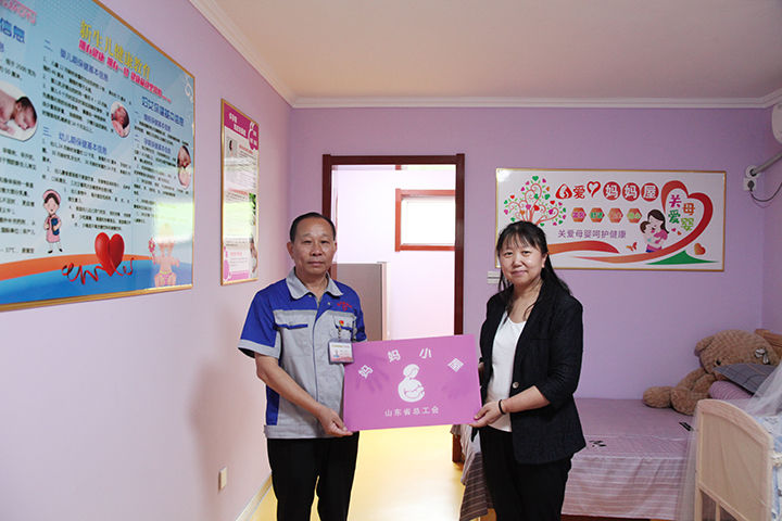 2021年8月26日，濟(jì)南市總工會(huì)黨組成員、副主席于虹和女工部部長(zhǎng)張紹峰一行來(lái)我集團(tuán)公司調(diào)研