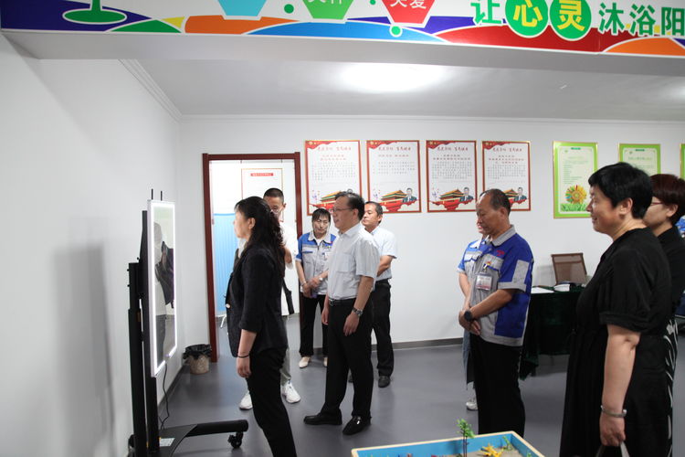 2021年8月26日，濟(jì)南市總工會(huì)黨組成員、副主席于虹和女工部部長(zhǎng)張紹峰一行來(lái)我集團(tuán)公司調(diào)研